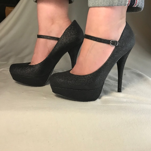 Steve Madden Closed Toe Platform Pumps - Picture 7 of 8